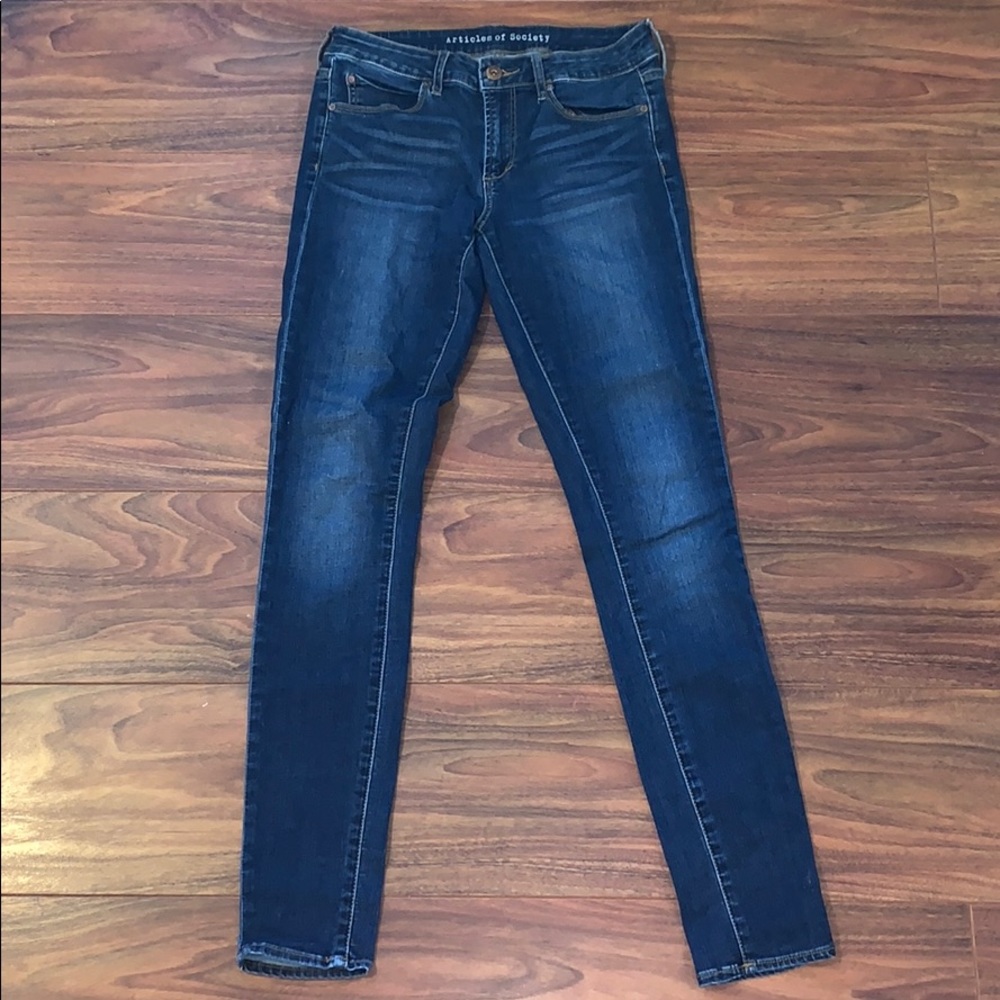 Med/dark wash skinny jeans